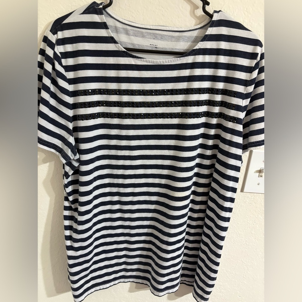 Arizona Jean Company Navy Blue and White Striped Beaded Short Sleeve Tee. GUC.